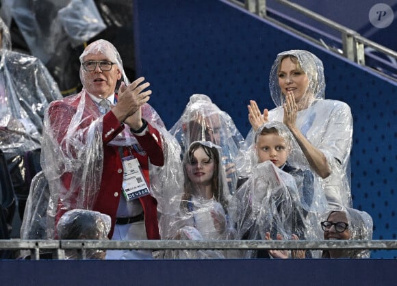 Avec leurs enfants Jacques et Gabriella 
Le prince Albert II de Monaco et la princesse Charlene - Cérémonie d'ouverture des Jeux Olympique (JO) de Paris 2024 le 26 juillet 2024