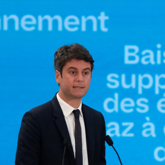 Le premier ministre Gabriel Attal donne une conférence de presse au quartier général de Renaissance dix jours avant le premier tour des élections législatives le 20 juin 2024. © Florian Poitout / Bestimage 