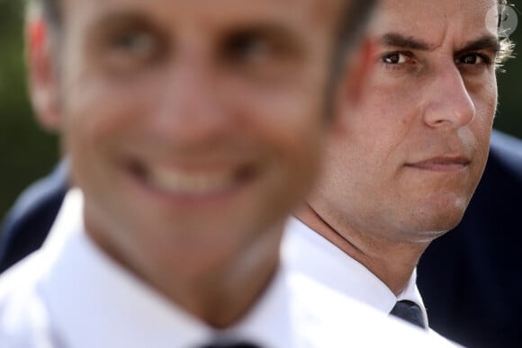 Le président français Emmanuel Macron et le ministre de l'éducation, Gabriel Attal se rendent dans les Pyrénées-Atlantiques, à Orthez, aux côtés des élèves et personnels du collège Daniel Argote, à l'occasion de la rentrée scolaire, France, le 5 septembre 2023. © Stéphane Lemouton/Bestimage 