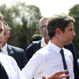 Le président français Emmanuel Macron et le ministre de l'éducation, Gabriel Attal se rendent dans les Pyrénées-Atlantiques, à Orthez, aux côtés des élèves et personnels du collège Daniel Argote, à l'occasion de la rentrée scolaire, France, le 5 septembre 2023. © Stéphane Lemouton/Bestimage 