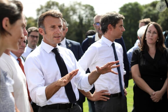 Le président français Emmanuel Macron et le ministre de l'éducation, Gabriel Attal se rendent dans les Pyrénées-Atlantiques, à Orthez, aux côtés des élèves et personnels du collège Daniel Argote, à l'occasion de la rentrée scolaire, France, le 5 septembre 2023. © Stéphane Lemouton/Bestimage 