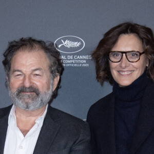 Denis Olivennes et Inès de La Fressange assistent à l'avant-première d'Aline au cinéma Grand Rex à Paris, le 25 octobre 2021. Aurore Maréchal/ABACAPRESS.COM