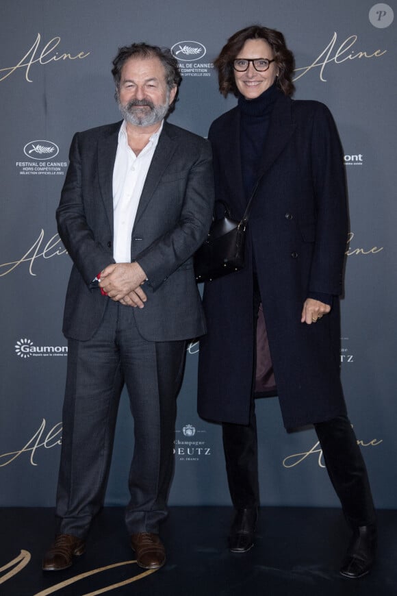 Denis Olivennes et Inès de La Fressange assistent à l'avant-première d'Aline au cinéma Grand Rex à Paris, le 25 octobre 2021. Aurore Maréchal/ABACAPRESS.COM