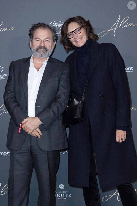 En effet, son compagnon vient d'obtenir le droit de lancer sa chaîne de télé RéelsTV sur la TNT à compter de mars 2025.
Denis Olivennes et Inès de La Fressange assistent à l'avant-première d'Aline au cinéma Grand Rex à Paris, le 25 octobre 2021. Aurore Maréchal/ABACAPRESS.COM