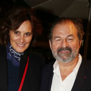 Inès de la Fressange et Denis Olivennes assistent à la soirée de lancement du livre de Jean-Marie Périer, le 26 octobre 2021. Jérôme Domine/ABACAPRESS.COM