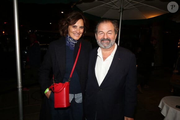 Alors qu'elle fête ses 67 ans ce dimanche, Inès de La Fressange pourrait voir sa carrière évoluer.
Inès de La Fressange et Denis Olivennes assistent à la soirée de lancement du livre de Jean-Marie Périer à Paris, le 26 octobre 2021. Jérôme Domine/ABACAPRESS.COM