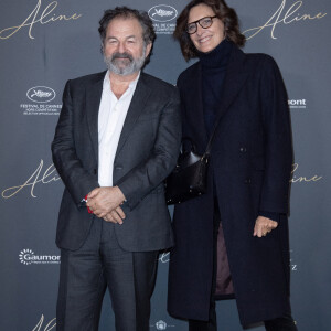 Denis Olivennes et Inès de La Fressange assistent à l'avant-première d'Aline au cinéma Grand Rex à Paris, le 25 octobre 2021. Aurore Maréchal/ABACAPRESS.COM