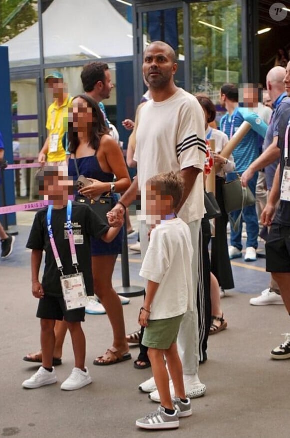 Ses deux fils Josh (2014) et Liam (2016), fruits de son histoire passée avec Axelle Francine, étaient aussi de la partie.
Tony Parker avec ses fils Josh et Liam et sa compagne Agathe Teyssier lors des Jeux Olympiques de Paris2024 (JO)