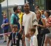 Ce jeudi 1er août, Tony Parker était au Palais omnisports Bercy Arena pour assister aux épreuves de gymnastique artistique féminine, finale du concours général. 
Tony Parker avec ses fils Josh et Liam et sa compagne Agathe Teyssier lors des Jeux Olympiques de Paris2024 (JO)