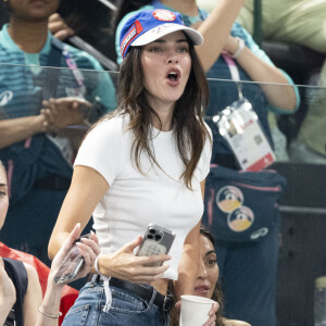 D'autres stars ont également été vues dans les gradins. A l'instar du top model Kendall Jenner.
Kendall Jenner entourée d'amis assiste aux épreuves de Gymnastique artistique féminine, finale du concours général lors des Jeux Olympiques de Paris 2024 (JO) au Palais omnisports Bercy Arena, à Paris le 1er aout 2024. © Perusseau-Jacovides/Bestimage 