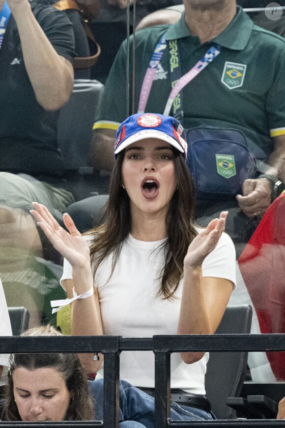 Kendall Jenner assiste aux épreuves de Gymnastique artistique féminine, finale du concours général lors des Jeux Olympiques de Paris 2024 (JO) au Palais omnisports Bercy Arena, à Paris le 1er aout 2024. © Perusseau-Jacovides/Bestimage 