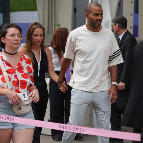 Paris, FRANCE - L'ancien basketteur Tony Parker, accompagné de sa compagne Agathe Teyssier et de ses enfants, a assisté à la finale de gymnastique féminine des Jeux Olympiques de 2024 à Paris. Sur la photo : Tony Parker