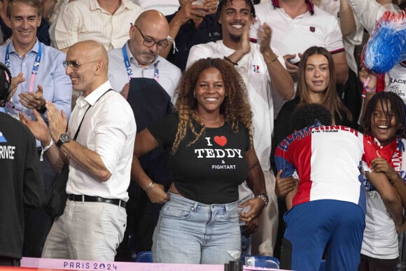 Djamel Bouras et Luthna Plocus, femme de Teddy Riner, et leur fils Eden - Les célébrités assistent aux épreuves de judo lors des Jeux Olympiques de Paris 2024 (JO) au Arena Champs de Mars à Paris, France, le 2 août 2024. © Jacovides-Perusseau/Bestimage 