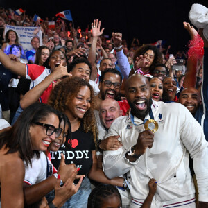 Teddy Riner célèbre son titre olympique en famille à l'Arena Champ-de-Mars aux Jeux olympiques de Paris le 2 août 2024. Photo by Eliot Blondet/ABACAPRESS.COM