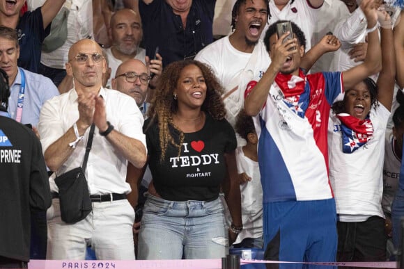 Djamel Bouras et Luthna Plocus, femme de Teddy Riner et leur fils Eden - Les célébrités assistent aux épreuves de judo lors des Jeux Olympiques de Paris 2024 (JO) au Arena Champs de Mars à Paris, France, le 2 août 2024. © Jacovides-Perusseau/Bestimage 