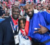 Omar Sy a lui aussi participé à la fete 
Teddy Riner célèbre son titre olympique avec son fils Eden et Omar Sy à l'Arena Champ-de-Mars aux Jeux olympiques de Paris le 2 août 2024. Photo by Eliot Blondet/ABACAPRESS.COM