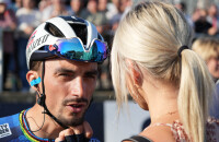 Marion Rousse et Julian Alaphilippe "trop mignons" sur la ligne d'arrivée : sourires et câlins des amoureux après une course intense