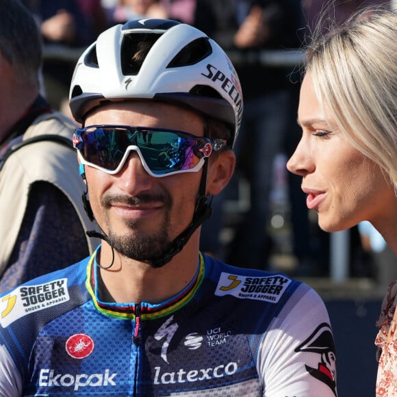 Sur la ligne d'arrivée, nos confrères d'Eurosport ont capturé ce beau moment avant de le partager sur leurs réseaux sociaux

Archives : Marion Rousse et Julian Alaphilippe Photo by Laurent Lairys/ABACAPRESS.COM