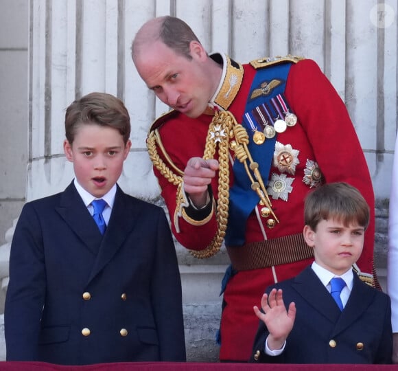 Le prince William, prince de Galles, le prince George, le prince Louis - Les membres de la famille royale britannique au balcon du Palais de Buckingham lors de la parade militaire "Trooping the Colour" à Londres le 15 juin 2024 © Julien Burton / Bestimage 