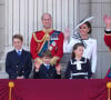 Le prince et la princesse de Galles élèvent ainsi seuls leurs trois enfants à Windsor
Le prince George, le prince Louis, la princesse Charlotte, le prince William, prince de Galles, Catherine Kate Middleton, princesse de Galles, le roi Charles III d'Angleterre, la reine consort Camilla - Les membres de la famille royale britannique au balcon du Palais de Buckingham lors de la parade militaire "Trooping the Colour" à Londres le 15 juin 2024 © Julien Burton / Bestimage 