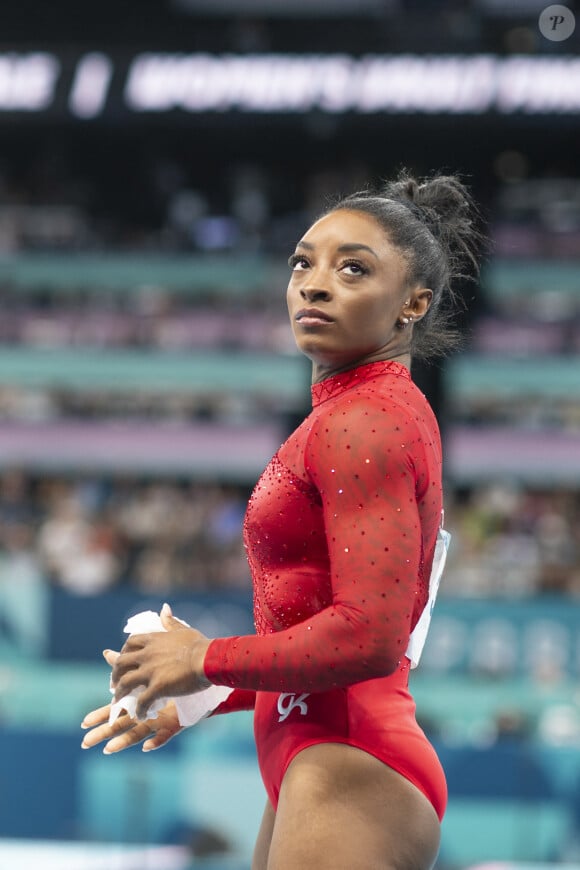 "Une médaille olympique, c'est énorme ; mais avoir une vie normale, c'est mieux", ajoute l'entraîneuse de Simone Biles

Simone Biles - Célébrités assistent aux épreuves de gymnastique lors des Jeux Olympiques de Paris2024 (JO) le 3 aout 2024. © Perusseau-Jacovides-Bestimage