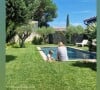 Dans un décor de carte postale, Luana Belmondo profite pleinement des siens.
(Capture d'écran Instagram : Luana Belmondo et son petit-fils).
