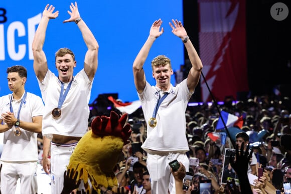 Yohann Ndoye-Brouard, Clément Secchi, Maxime Grousset, Anastasiia Kirpichnikova, Rafael Fente-Damers, Léon Marchand, multi médaillé en natation, rencontre le public au Club France à la Grande Halle de La Villette, Paris, lors des Jeux Olympiques Paris 2024, le 5 août 2024. © Stéphane Lemouton / Bestimage 