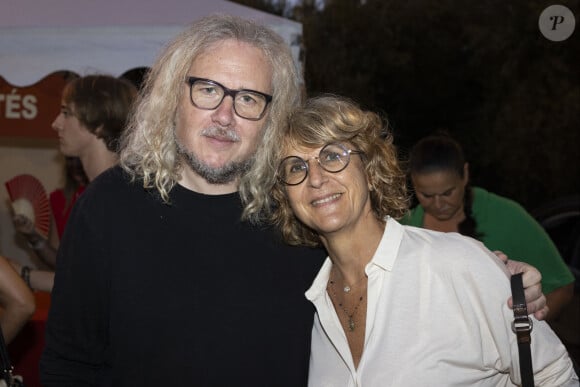 Exclusif - Yvan Cassar et sa femme Anne Gubian - Christophe Maé, à l'occasion de sa tournée "Carnet de voyage", en concert au Théâtre de verdure lors du 40ème Festival de Ramatuelle. Le 1er août 2024 © Cyril Bruneau / Festival de Ramatuelle / Bestimage 