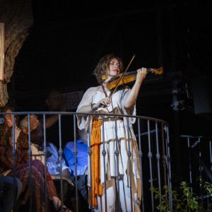 Exclusif - Guest - Christophe Maé, à l'occasion de sa tournée "Carnet de voyage", en concert au Théâtre de verdure lors du 40ème Festival de Ramatuelle. Le 1er août 2024 © Cyril Bruneau / Festival de Ramatuelle / Bestimage 