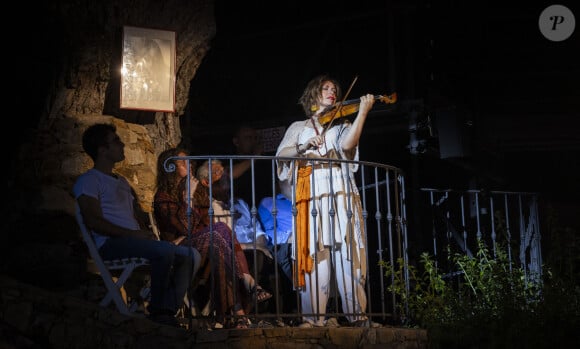 Exclusif - Guest - Christophe Maé, à l'occasion de sa tournée "Carnet de voyage", en concert au Théâtre de verdure lors du 40ème Festival de Ramatuelle. Le 1er août 2024 © Cyril Bruneau / Festival de Ramatuelle / Bestimage 