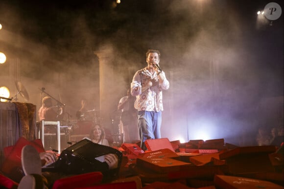 Exclusif - Christophe Maé - Christophe Maé, à l'occasion de sa tournée "Carnet de voyage", en concert au Théâtre de verdure lors du 40ème Festival de Ramatuelle. Le 1er août 2024 © Cyril Bruneau / Festival de Ramatuelle / Bestimage 