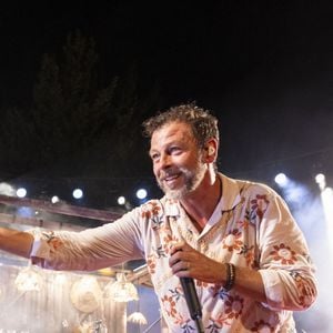 Exclusif - Christophe Maé - Christophe Maé, à l'occasion de sa tournée "Carnet de voyage", en concert au Théâtre de verdure lors du 40ème Festival de Ramatuelle. Le 1er août 2024 © Cyril Bruneau / Festival de Ramatuelle / Bestimage 