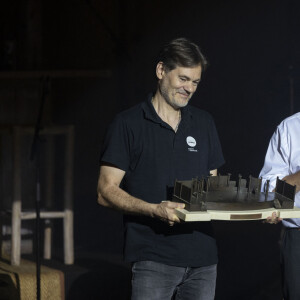 Exclusif - Michel Boujenah - Christophe Maé, à l'occasion de sa tournée "Carnet de voyage", en concert au Théâtre de verdure lors du 40ème Festival de Ramatuelle. Le 1er août 2024 © Cyril Bruneau / Festival de Ramatuelle / Bestimage 