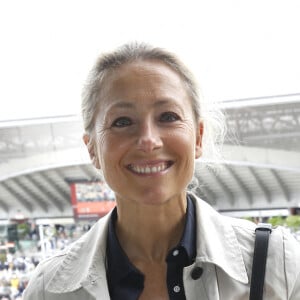 "Je me suis cassé le poignet au beach-volley... Mais ce n'était pas au pied de la tour Eiffel !" a-t-elle fait savoir
Exclusif - Anne-Sophie Lapix - Déjeuner dans la loge de France TV lors des Internationaux de France de Tennis de Roland Garros 2024 - Jour 6 à Paris, France, le 1er Juin 2024. © Bertrand Rindoff/Bestimage 