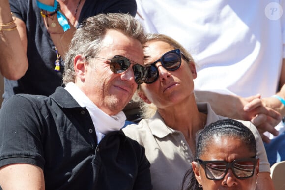 Anne-Sophie Lapix et son mari Arthur Sadoun en tribunes lors des Internationaux de France de tennis de Roland Garros 2023 à Paris, France, le 4 juin 2023. © Cyril Moreau/Bestimage 