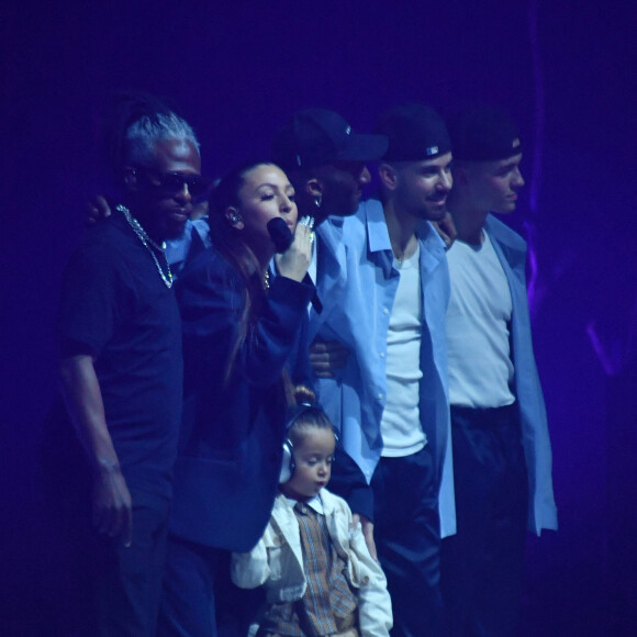 Exclusif - Eva Queen ( Eva Garnier) et Chelsea (fille de Jazz Correia et de Laurent Correia JLC Family) - Eva Queen ( Eva Garnier) en concert au Zénith de Paris le 25 novembre 2021 © Veeren / Bestimage 