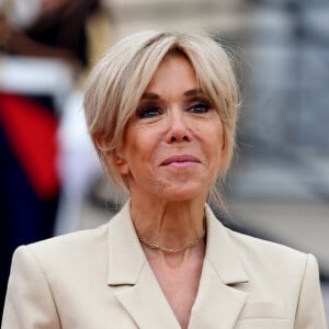 Comme l'a notifié "Paris Match", les enfants de la Première Dame nés de sa relation passée avec André-Louis Auzière : Tiphaine, Laurence et Sébastien sont aussi de la partie.
Emmanuel Macron, Président de la République Française, et la Première dame Brigitte Macron, accueillent les chefs d'Etat et de gouvernement présents à Paris pour la cérémonie d'ouverture des Jeux Olympiques de Paris 2024 (JO). © Dominique Jacovides - Pierre Perusseau / Bestimage