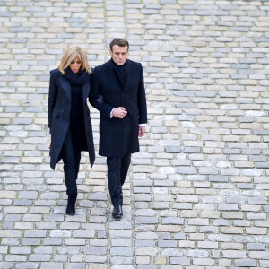 Emmanuel Macron, président et sa femme Brigitte Macron - Hommage national rendu aux treize militaires morts pour la France en opérations extérieures, dans la cour de l'Hôtel national des Invalides à Paris, le 2 décembre 2019. ©JB Autissier / Panoramic / Bestimage 