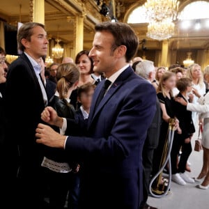 Jean-Michel Macron, Sébastien Auzière avec sa femme Christelle et leurs enfants Camille et Paul, Emmanuel Macron, Laurence Auzière-Jourdan, Brigitte Macron - Cérémonie d'investiture du président de la République, Emmanuel Macron au Palais de l'Elysée à Paris le 7 Mai 2022, suite à sa réélection le 24 avril dernier. © Dominique Jacovides/Bestimage 