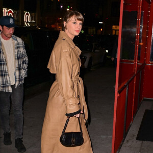 Taylor Swift à New York lors d'un dîner avec l'acteur Miles Teller et son épouse Keleigh Sperry.