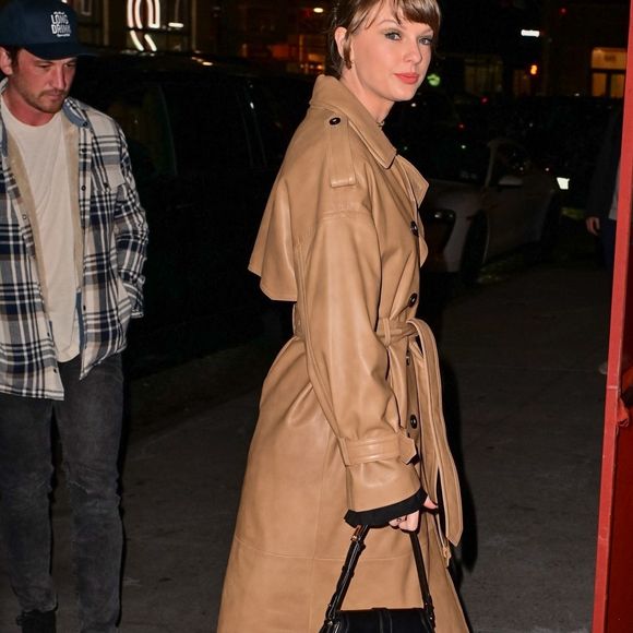 Taylor Swift à New York lors d'un dîner avec l'acteur Miles Teller et son épouse Keleigh Sperry.