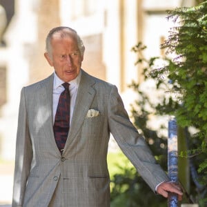 "Charles fait un travail magnifique pour lutter contre son cancer, mais il n'est toujours pas rétabli. Il arrive fantastiquement à bien gérer pour donner l'impression que tout va bien"
Le roi Charles III d'Angleterre, assiste à la messe du dimanche à l'église Sainte-Marie-Madeleine de Sandringham, le 28 juillet 2024. © Julien Burton / Bestimage 