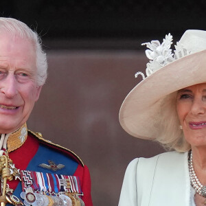 Le roi Charles III d'Angleterre et la reine consort Camilla - Les membres de la famille royale britannique au balcon du Palais de Buckingham lors de la parade militaire "Trooping the Colour" à Londres le 15 juin 2024 © Julien Burton / Bestimage 