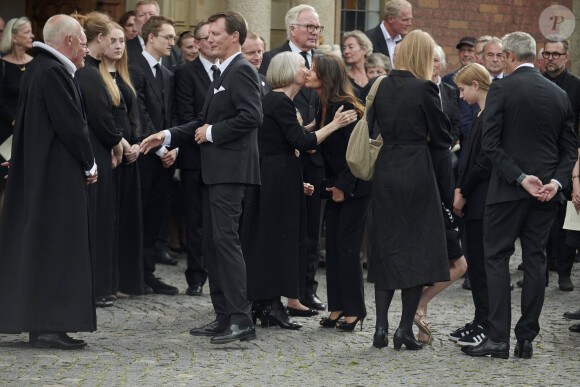 Le prince Joachim de Danemark, la veuve Ulla Thornit, La princesse Marie de Danemark - La famille royale du Danemark assiste aux funérailles de Per Thornit, ancien chef de la cour de la famille royale danoise, en l'Eglise Holmens à Copenhague, le 8 août 2024. © Dana Press / Bestimage 