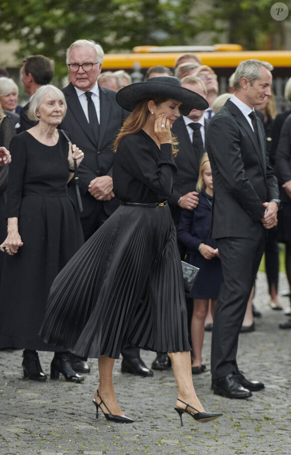  Selon le journal "Vanitatis", il s'agirait d'une blessure suite à accident d'équitation. Un fait qui aurait été confirmé par la Maison royale.
La reine Mary de Danemark - La famille royale du Danemark assiste aux funérailles de Per Thornit, ancien chef de la cour de la famille royale danoise, en l'Eglise Holmens à Copenhague, le 8 août 2024. © Dana Press / Bestimage 