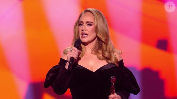 Capture d'écran - La chanteuse Adele a remporté le prix du meilleur album, de la chanson de l'année et d'artiste de l'année lors de la cérémonie des Brit Awards 2022 à L'O2 à Londres le 8 février 2022. 