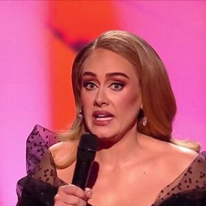 Capture d'écran - La chanteuse Adele a remporté le prix du meilleur album, de la chanson de l'année et d'artiste de l'année lors de la cérémonie des Brit Awards 2022 à L'O2 à Londres le 8 février 2022. 