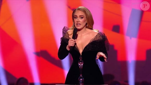 Capture d'écran - La chanteuse Adele a remporté le prix du meilleur album, de la chanson de l'année et d'artiste de l'année lors de la cérémonie des Brit Awards 2022 à L'O2 à Londres le 8 février 2022. 