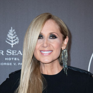 Régulièrement raillée, la chanteuse a réussi à en faire une force, mais les années l'ont aidée...
Lara Fabian assiste au 11e gala Eva Longoria X Global Gift dans le cadre de la Semaine de la mode de Paris à l'hôtel Four Seasons George V à Paris, le 30 septembre 2023. Aurore Maréchal/ABACAPRESS.COM