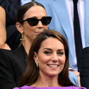 Catherine (Kate) Middleton avec la princesse Charlotte et Pippa Middleton dans les tribunes de la finale du tournoi de Wimbledon 2024, le 14 juillet 2024.